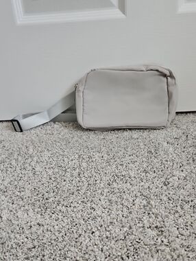 Bijoux Terner Crossbody Fanny Pack Light Gray